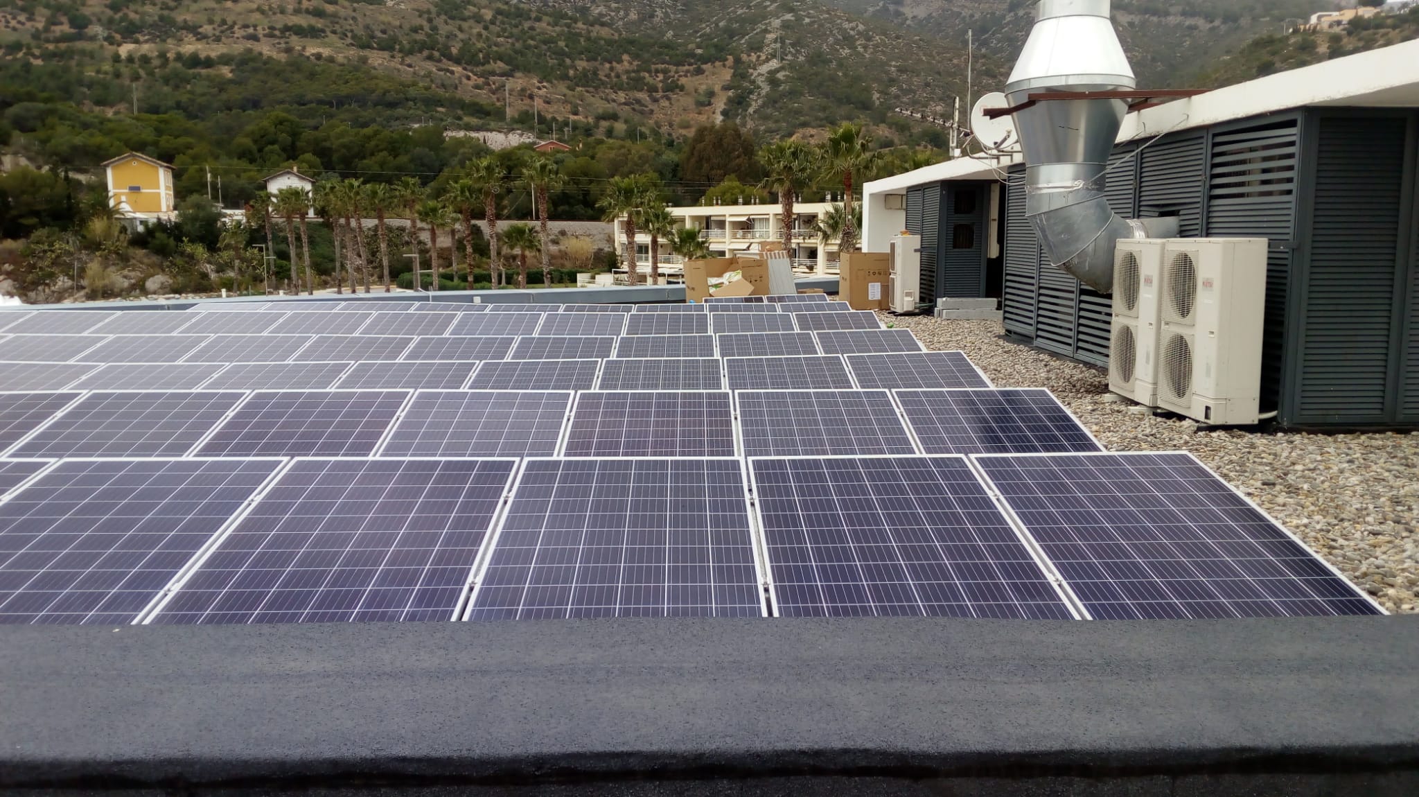 Instalación placas solares de Port Ginesta